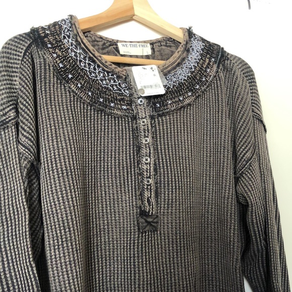 FREE PEOPLE HOLLY HENLEY EMBROIDERED TOP🏔️ - Picture 3 of 8